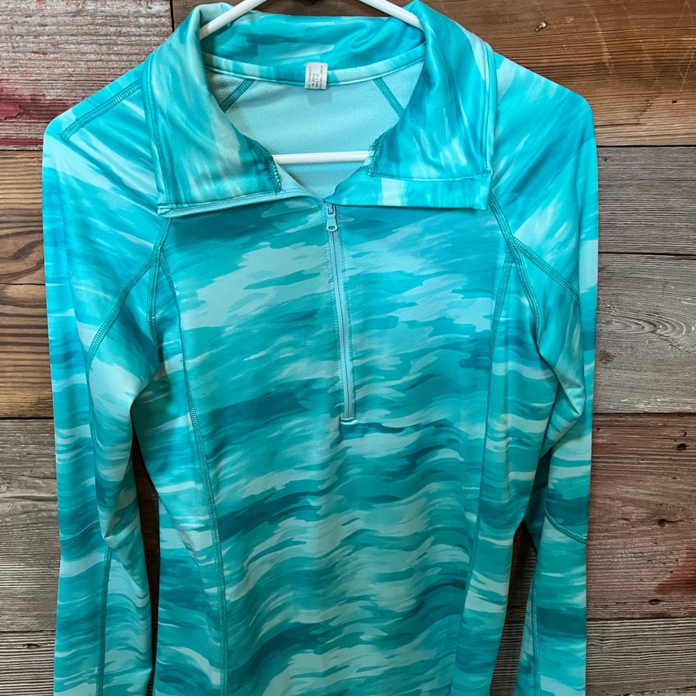 Athletic long sleeve top